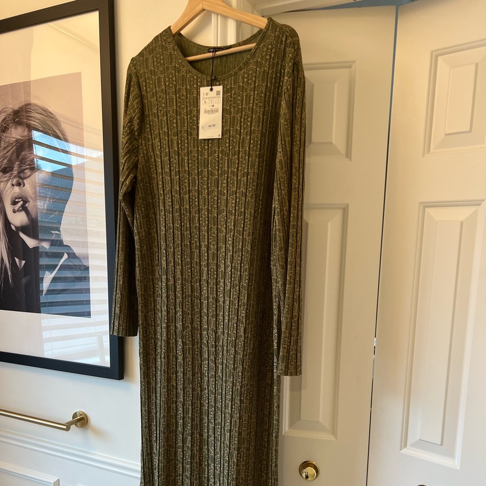 Zara Jacquard Midi Dress in Women’s L